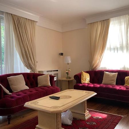 Lovely 3 Bedroom Apartment Londra Exterior foto